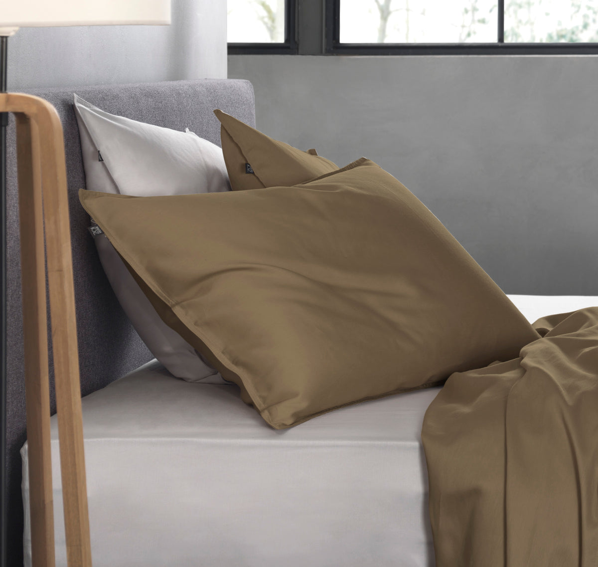 Zo Home kussensloop Satinado Real Taupe satijn