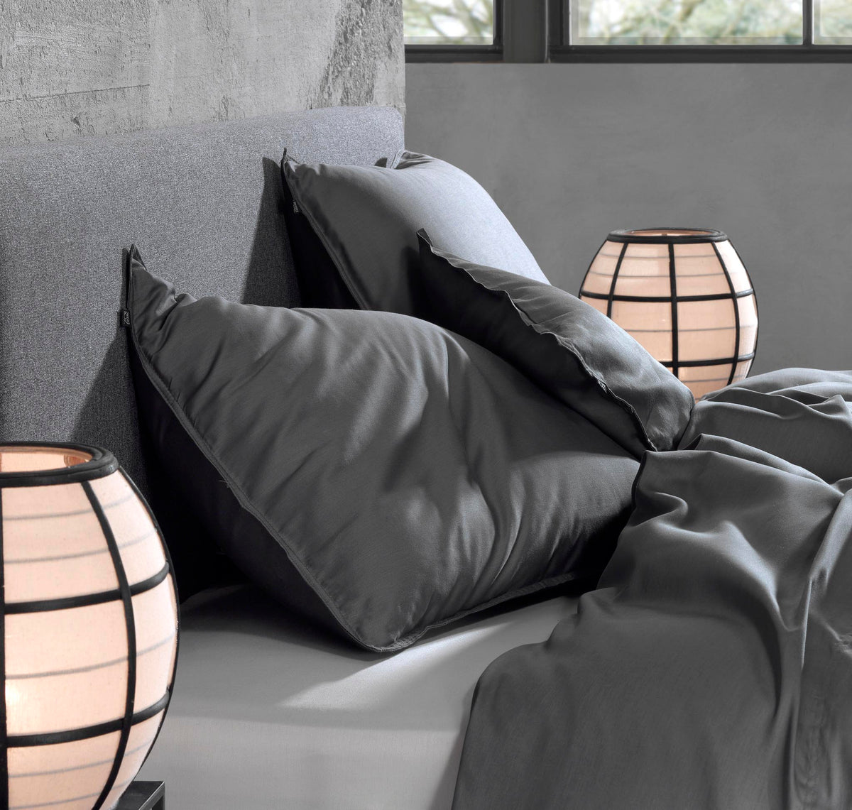 Zo Home kussensloop Satinado Classic Anthracite satijn