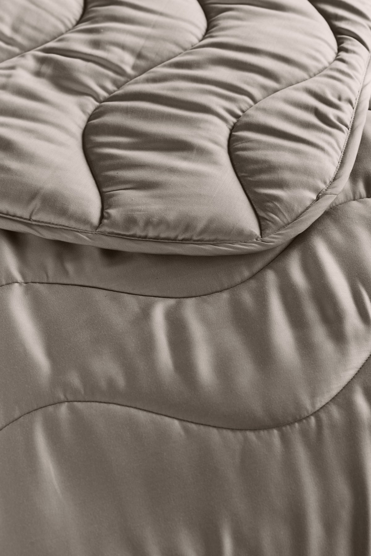 Beddinghouse lazy dekbed Cocoon Taupe